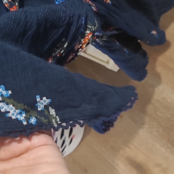 Gauzy Navy Flower Top - Picture 4 of 5
